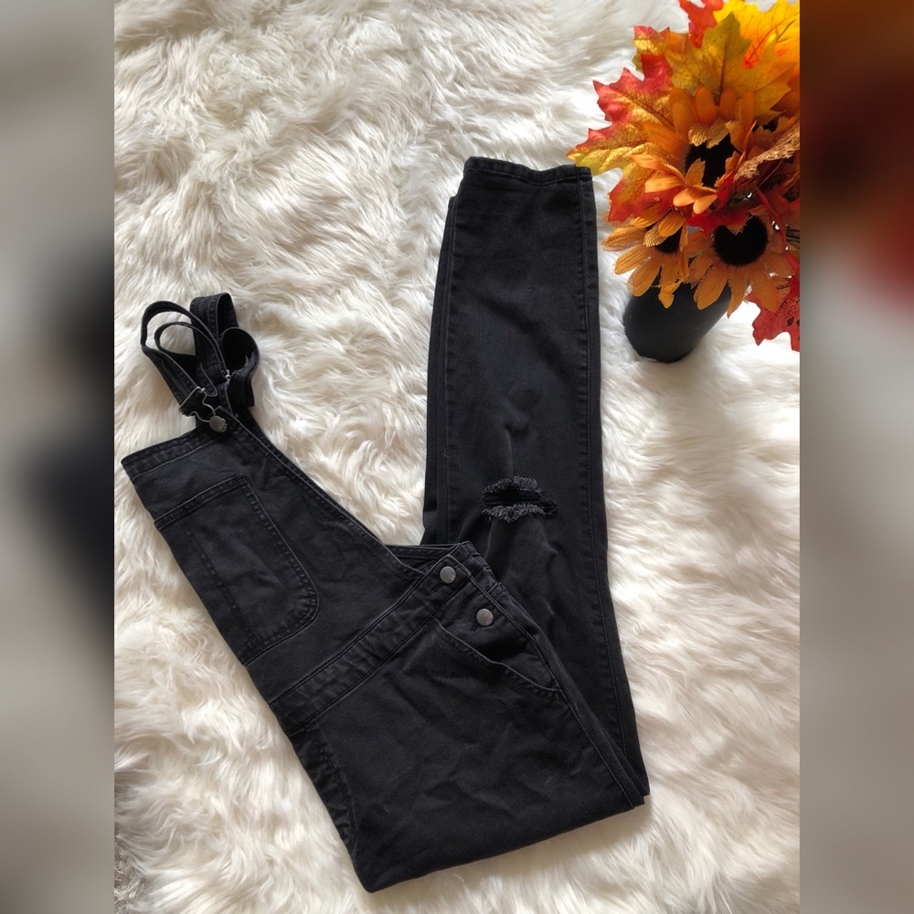 WOMENS MOSSIMO DISTRESSED OVERALLS